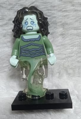NELA-f, Minifigura LEGO de la Serie 14: Monstruos, específicamente la Banshee.