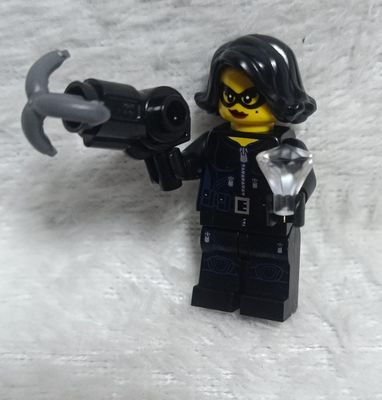 NELA-f, Minifigura de &quot;Ladrona de joyas&quot; (Jewel Thief) LEGO