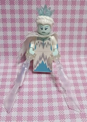 NELA-f, Reina de Hielo (Ice Queen) Minifigura LEGO.