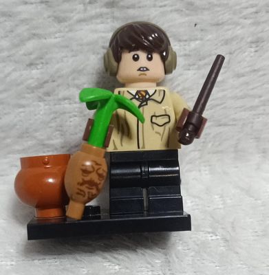 NELA-f, , Neville Longbottom, Minifigura,  LEGO,Harry Potter Minifigura.
