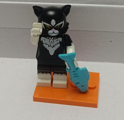 NELA-f, Chica con Disfraz de Gato Minifigura.