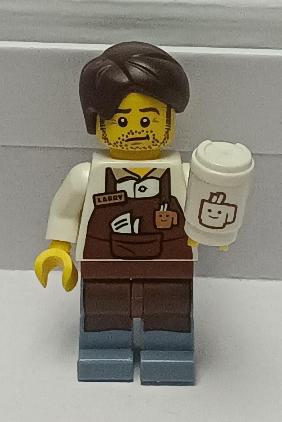 NELA-f,  Larry el Barista Minifigura LEGO.