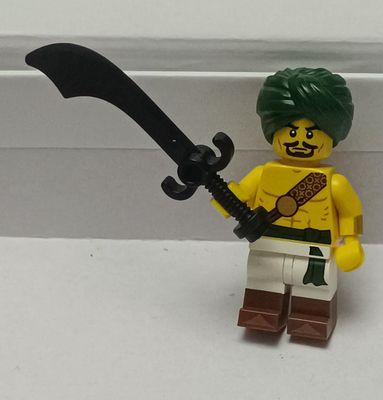 NELA-f, Guerrero del Desierto o Caballero Árabe Minifigura.