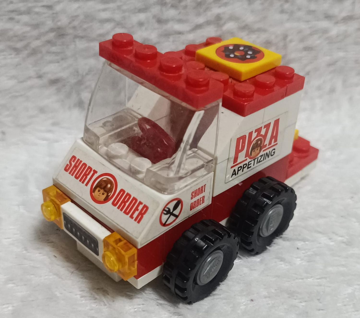 NELA-f, Camión de reparto de pizza  LEGO