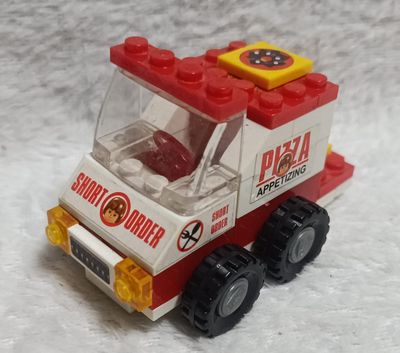 NELA-f, Camión de reparto de pizza  LEGO