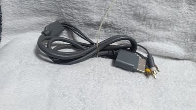 NELA-o, Xbox 360 Cable RCA Audio y Video Usado