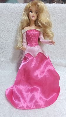 NELA-q, Muneca Barbie Princesa Aurora Bella Durmiente, de Disney.