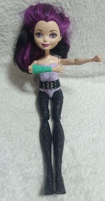 NELA-q, Muñeca Mattel Raven Queen Ever After High