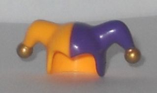 Minifigure, Headgear Jester&#39;s Cap with Dark Purple Left Side and Gold Pom Poms Pattern Pieza Lego