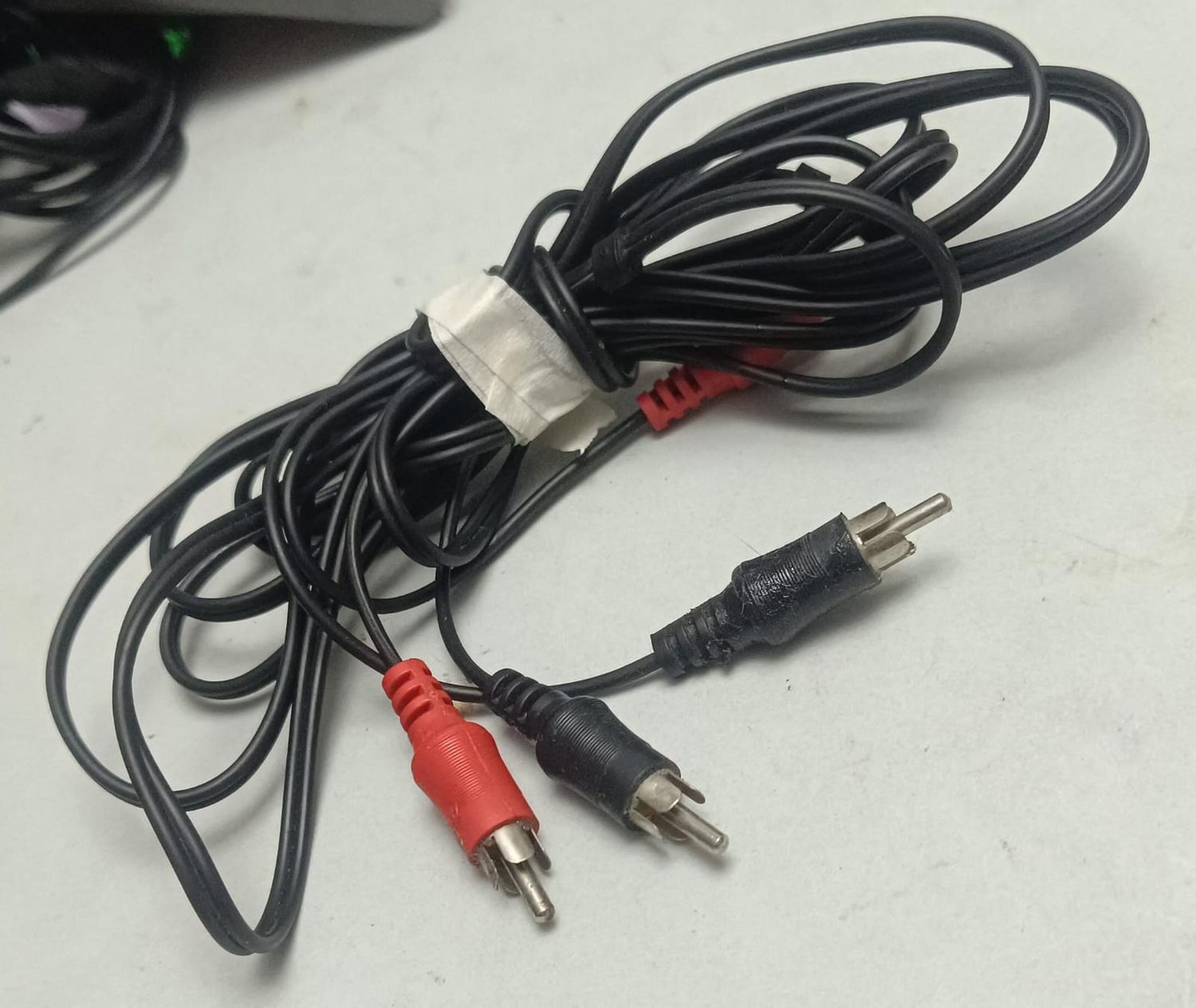 NELA-o, Cable RCA audio y video.