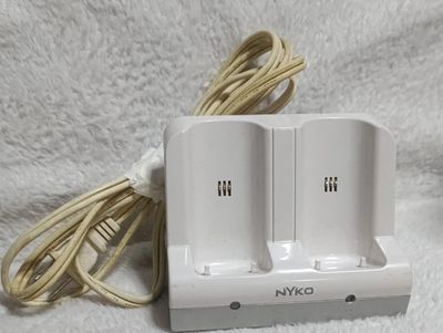 NELA-s, Cargador de controladores Nyko Charge Station.