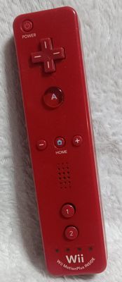 NELA-o, Wii Control Plus de Nintendo.