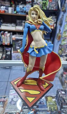 SH Kotobukiya Supergirl Figura 1/6 Estatua