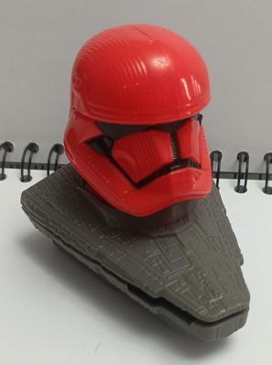 NELA-q, Stormtrooper Rojo Star Wars  McDonald&#39;s Happy Meal de 2020