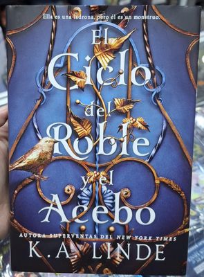 SJ EL Ciclo del Roble y El Acebo Libro Tapa Dura  (Cantos Pintados) K. A. LINDE Espanol