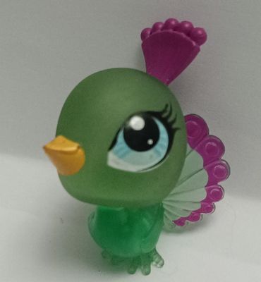 NELA-q, Littlest Pet Shop un Pavo Real.