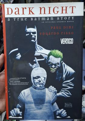 SJ (Membresia) Batman Comic Dark Knight A True Batman Story Tapa Dura TP Vertigo Comics Ingles (Danado)