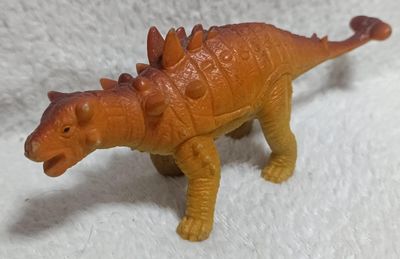 NELA-q, Dinosaurio de Plastico