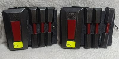 NELA-q, Ant-Man Guantes o accesorios de disfraz.