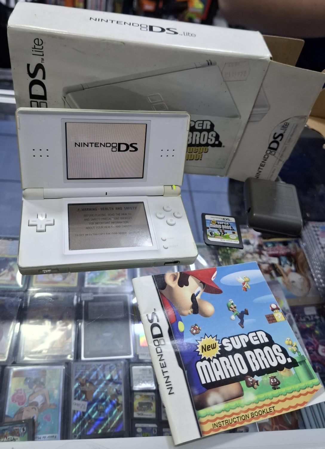 BA35 Nintendo DS Lite Blanco Completo con New Super Mario Bros Incluido