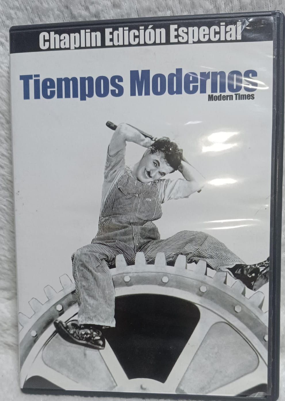 NELA-t,&quot;Tiempos Modernos&quot; (Modern Times) de Charles Chaplin.  Edición especial en DVD