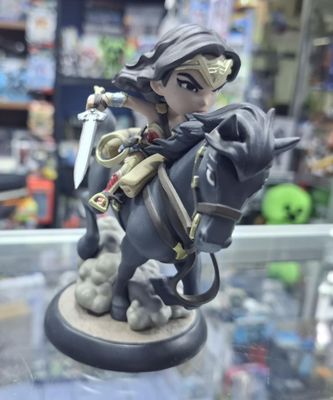 SH13 Wonder Woman Figura Mujer Maravilla Figura Quantum Mechanix QMx Q-Fig Max Diorama