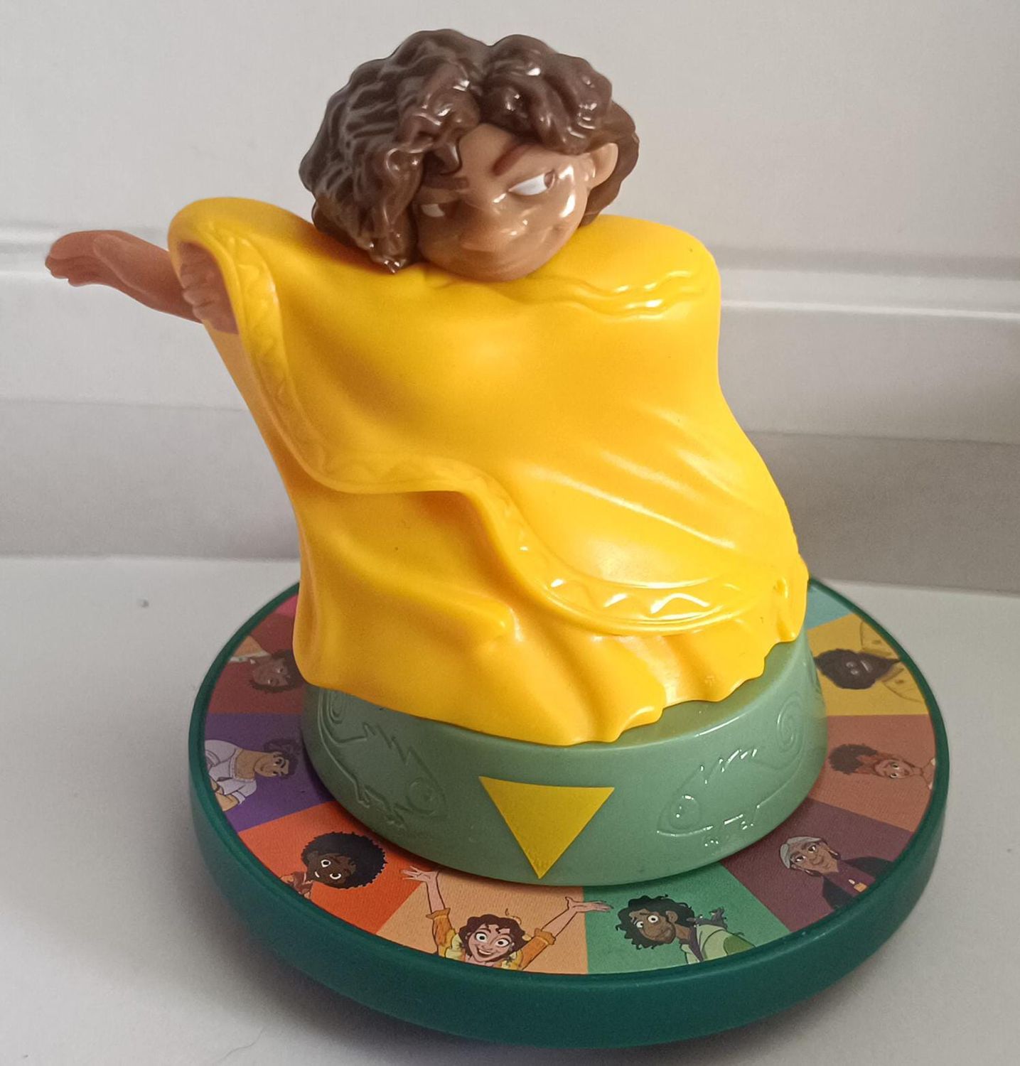 NELA-q, Camilo Madrigal  Disney McDonald&#39;s  &quot;Encanto&quot;.