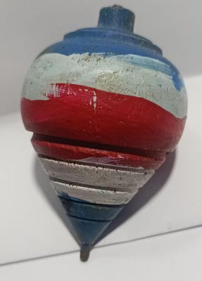 NELA-s, Trompo Tradicional madera y Punta de metal 7.5 cms