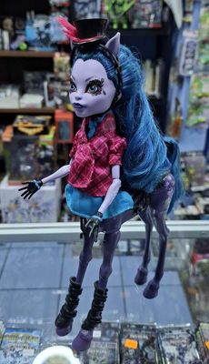 SJ Monster High Muneca Avrea Trotter