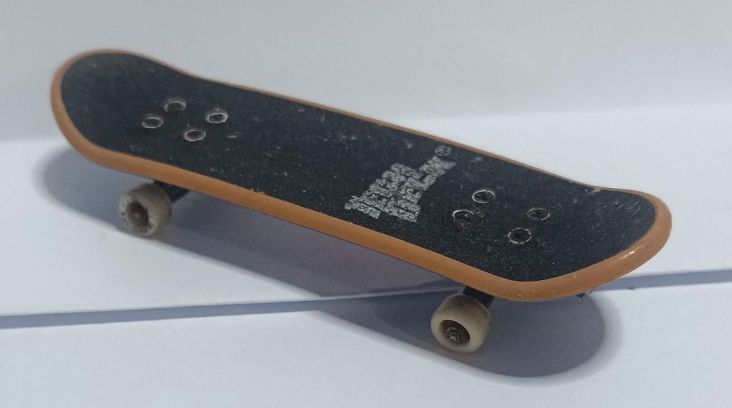 NELA-s, Tech Deck Patineta para Dedos.