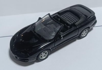 NELA-s, Pontiac Firebird Trans Am convertible, probablemente de la cuarta generación (1993-2002).