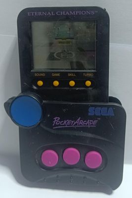 NELA-s, Consola de Juegos Portátil Sega Pocket Arcade. Contiene el Juego Eternal Champions: Special Moves Edition.