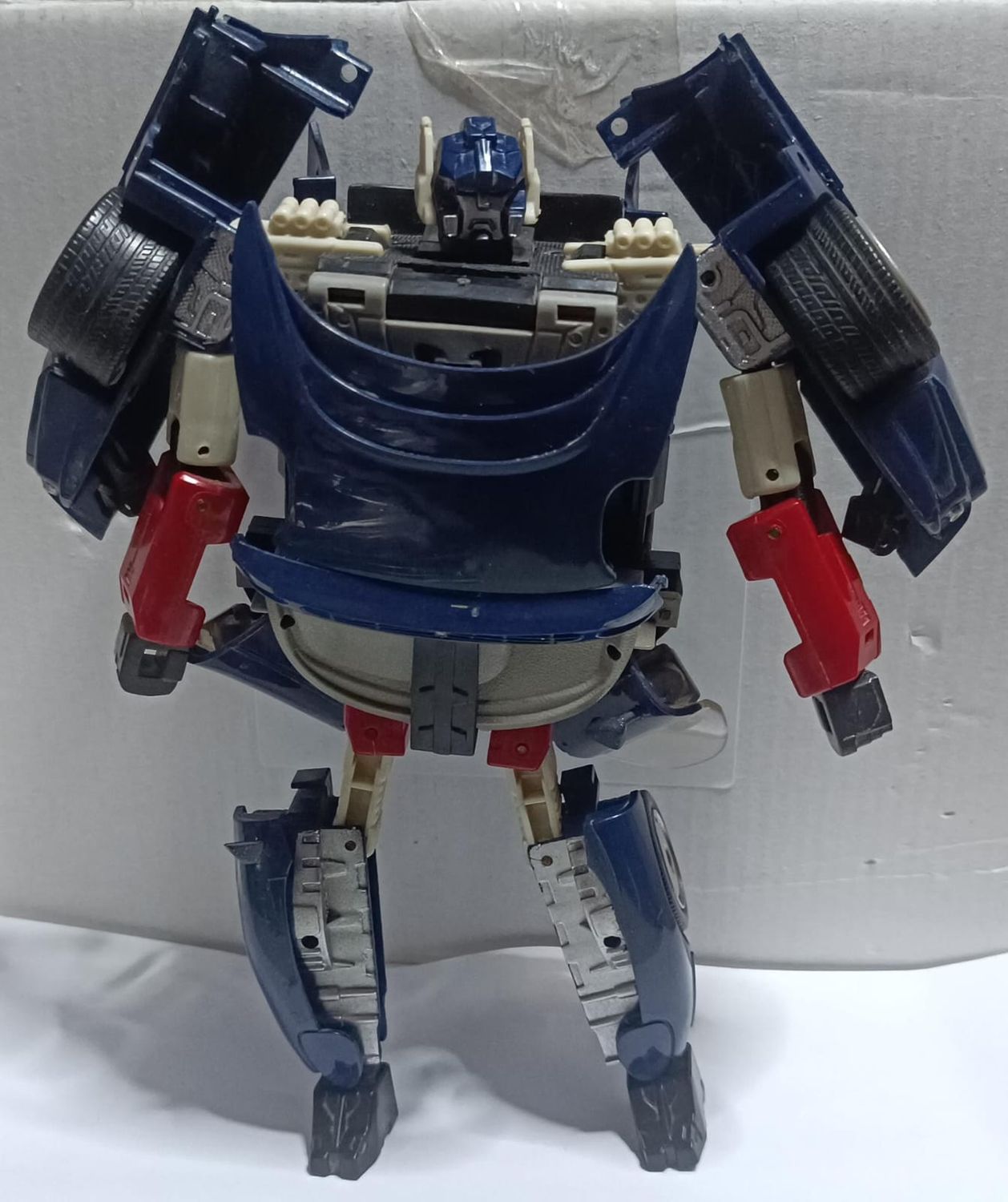 NELA-m, Transformable &quot;Road-Bot&quot;  modelo a escala 1:24  automóvil Jaguar XJ220.