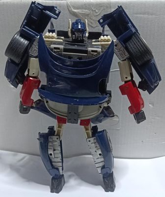 NELA-m, Transformable &quot;Road-Bot&quot;  modelo a escala 1:24  automóvil Jaguar XJ220.