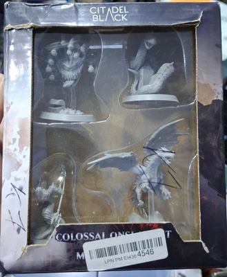 BAF1 Citadel Black Figuras Dungeons and Dragons Paquete de 4 Miniaturas *Caja Danada*