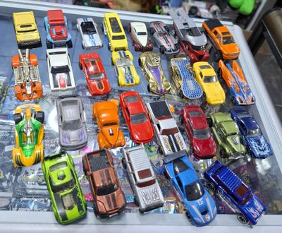 BAF1 Coleccion Hot Wheels *29 Autos y Estuche* Lote de Hot Wheels