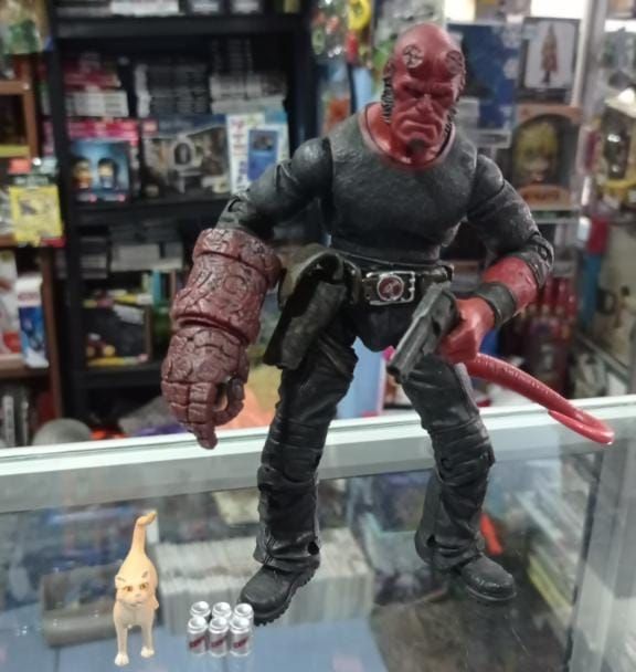 BAF1 Hellboy Figura 7 Pulgadas Marca Mezco