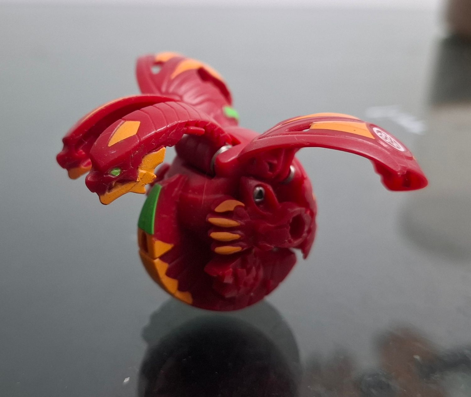 SH Bakugan Rojo