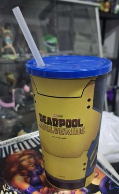 SHX2-500 Deadpool Wolverine Vaso Coleccionable Cine