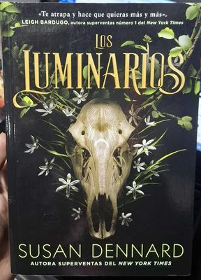 SHX3-5k Los Luminarios Libro Espanol Susan Dennard