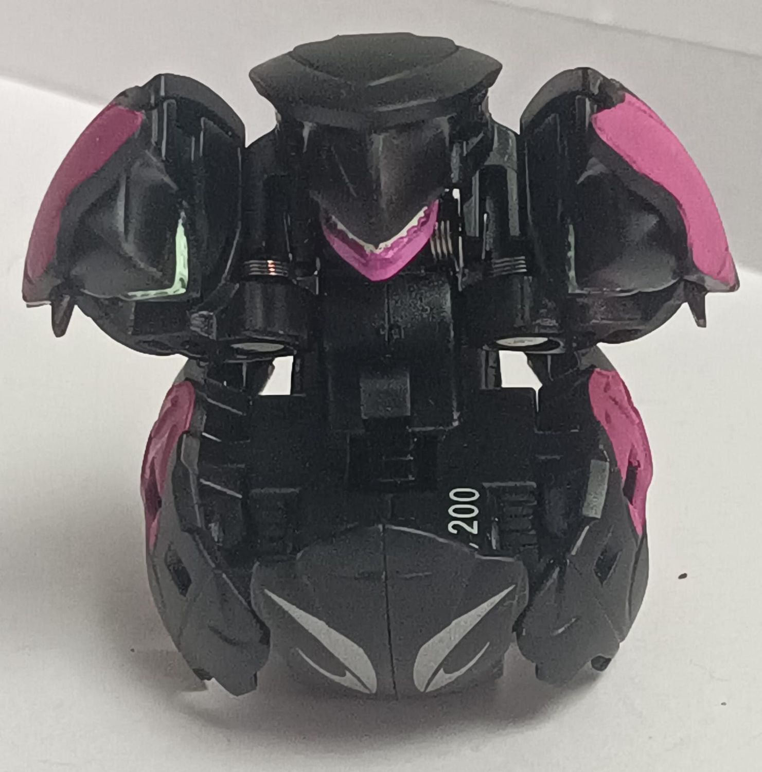 SHB-4k Bakugan Fusia 3 con Negro Bakugan Evolutions
