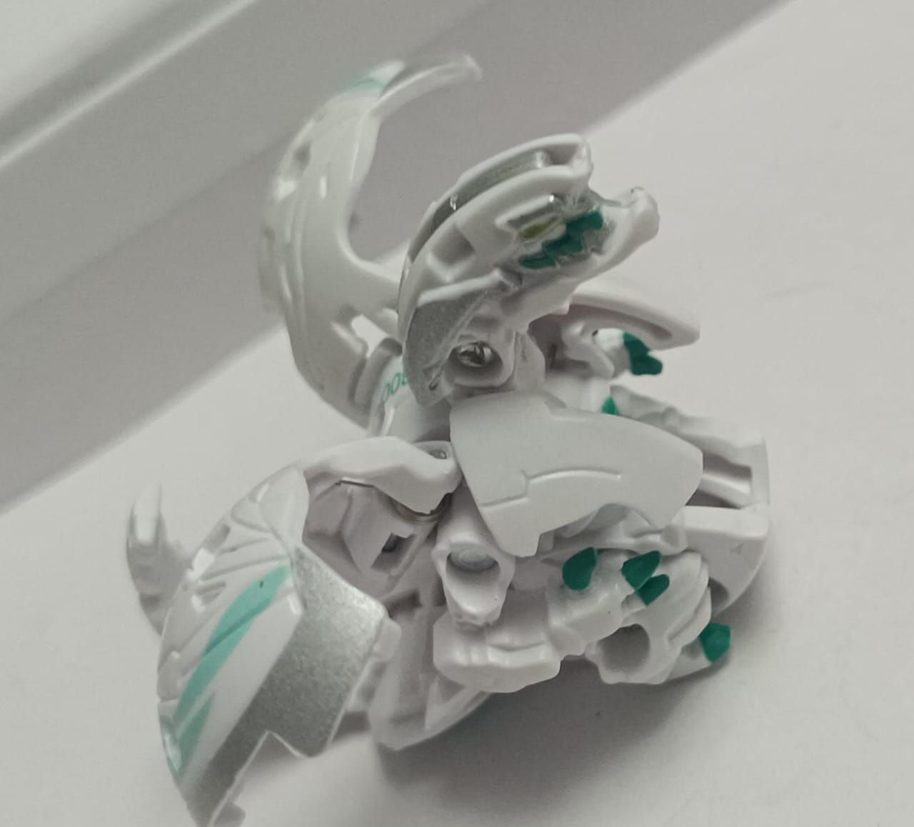 SHB-4k Bakugan Blanco 4  Bakugan Dragonoid
