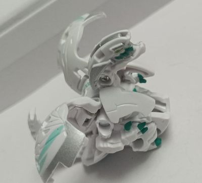 SHB-4k Bakugan Blanco 4  Bakugan Dragonoid