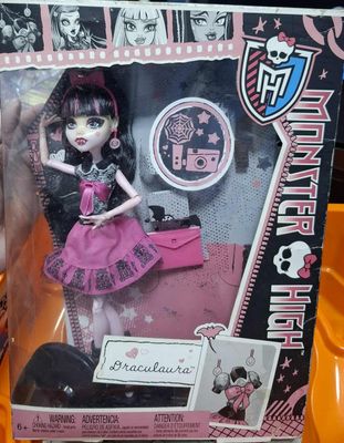 SJ Monster High Draculaura Muneca