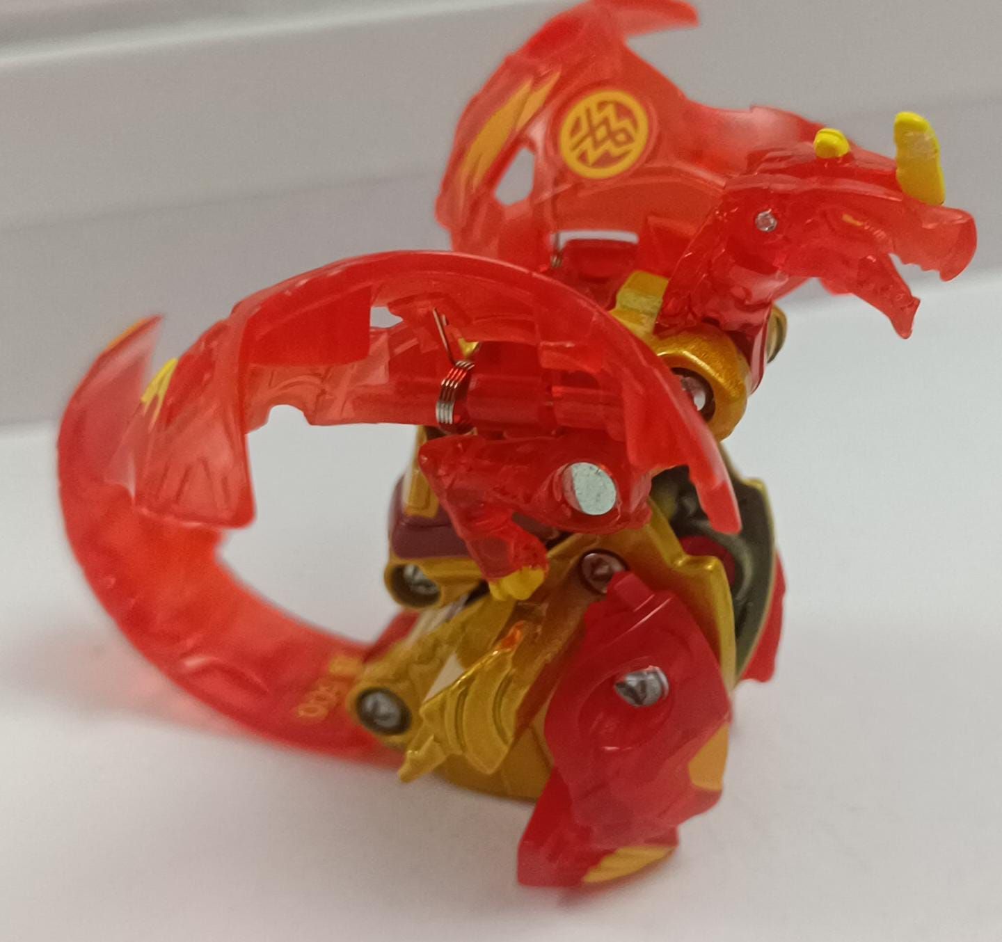 SHB-4k Bakugan Amarillo 15 Bakugan Battle Brawlers" Bakugan Pyrus Platinum Dragonoid.