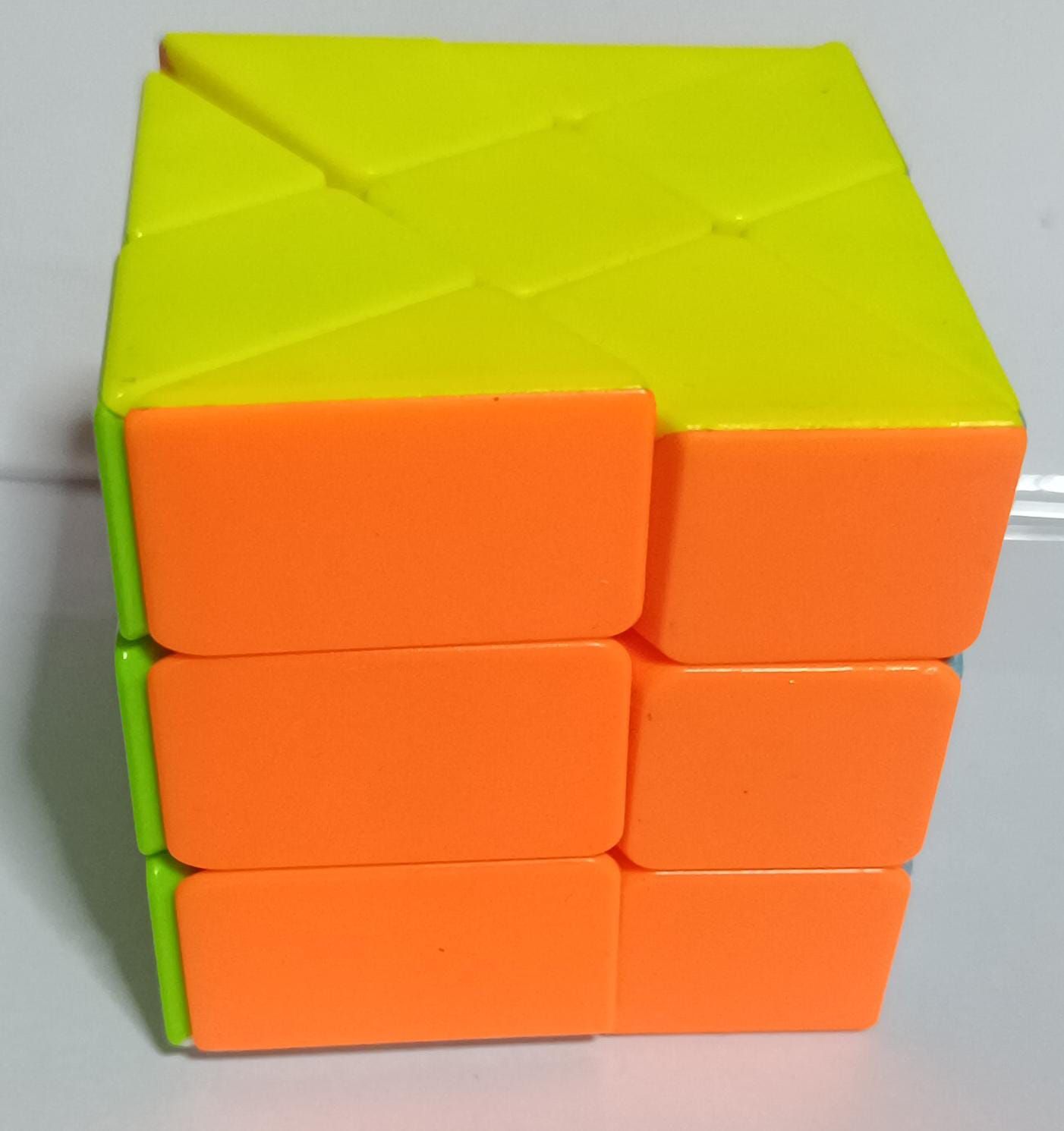 SHX4 Cubo Rubik Windmill una variación del clásico cubo de 3x3 Amarillo, Anaranjado, Verde, Celeste, Blanco.