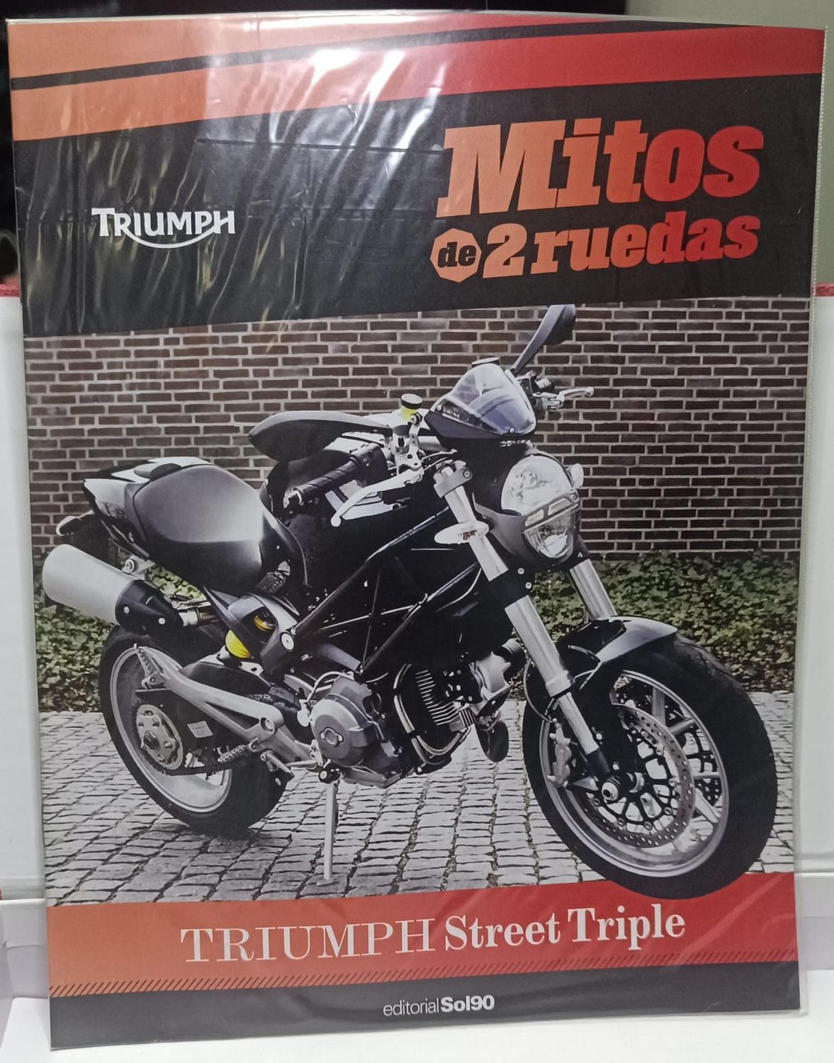 NELA-r, Revista Mitos de 2 Ruedas Triumph Street Triple