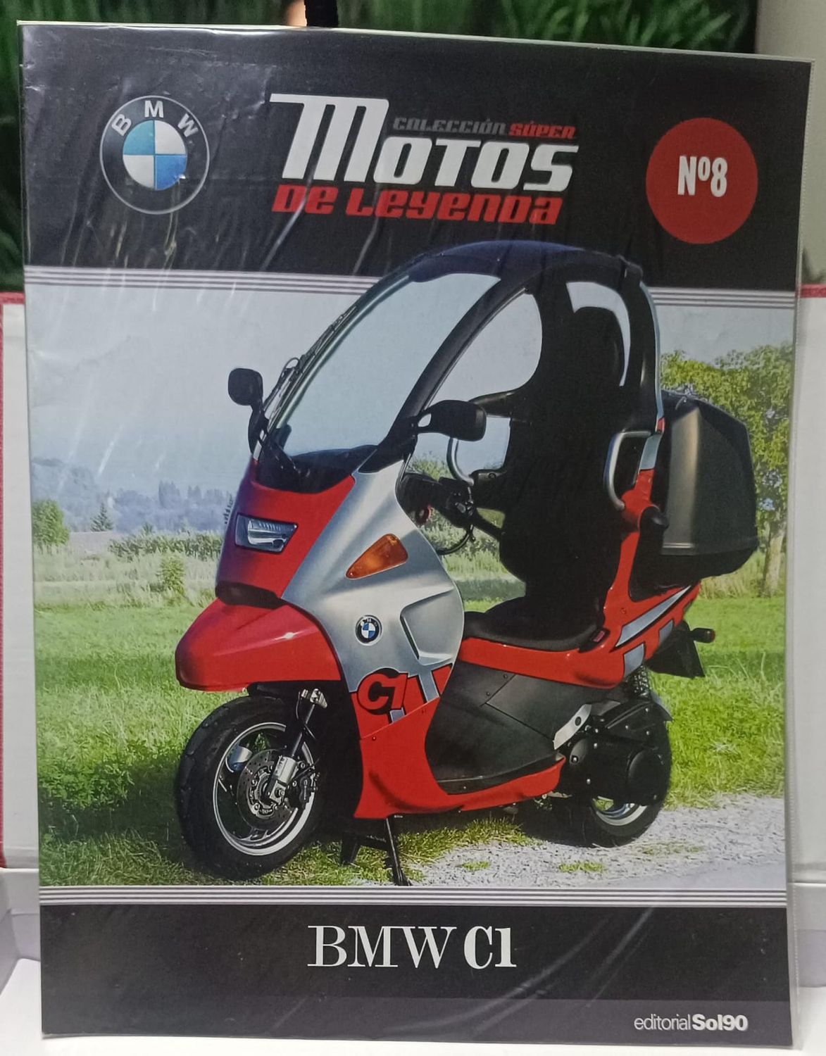 NELA-r, Revista Motos de Leyenda Issue 8    BMW C1.