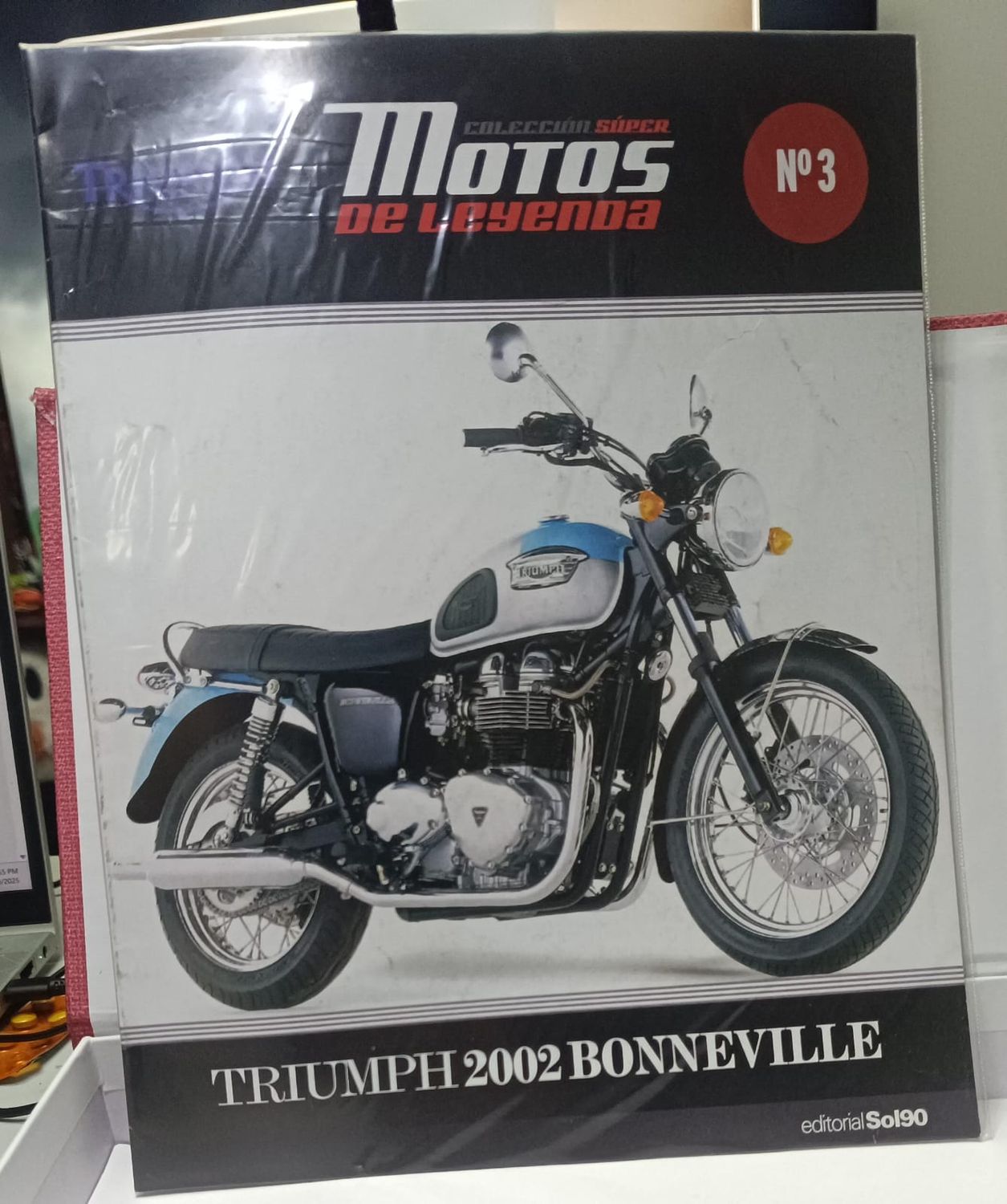 NELA-r, Revista Motos de Leyenda Issue 3 Motocicleta Triumph 2002 Bonneville.
