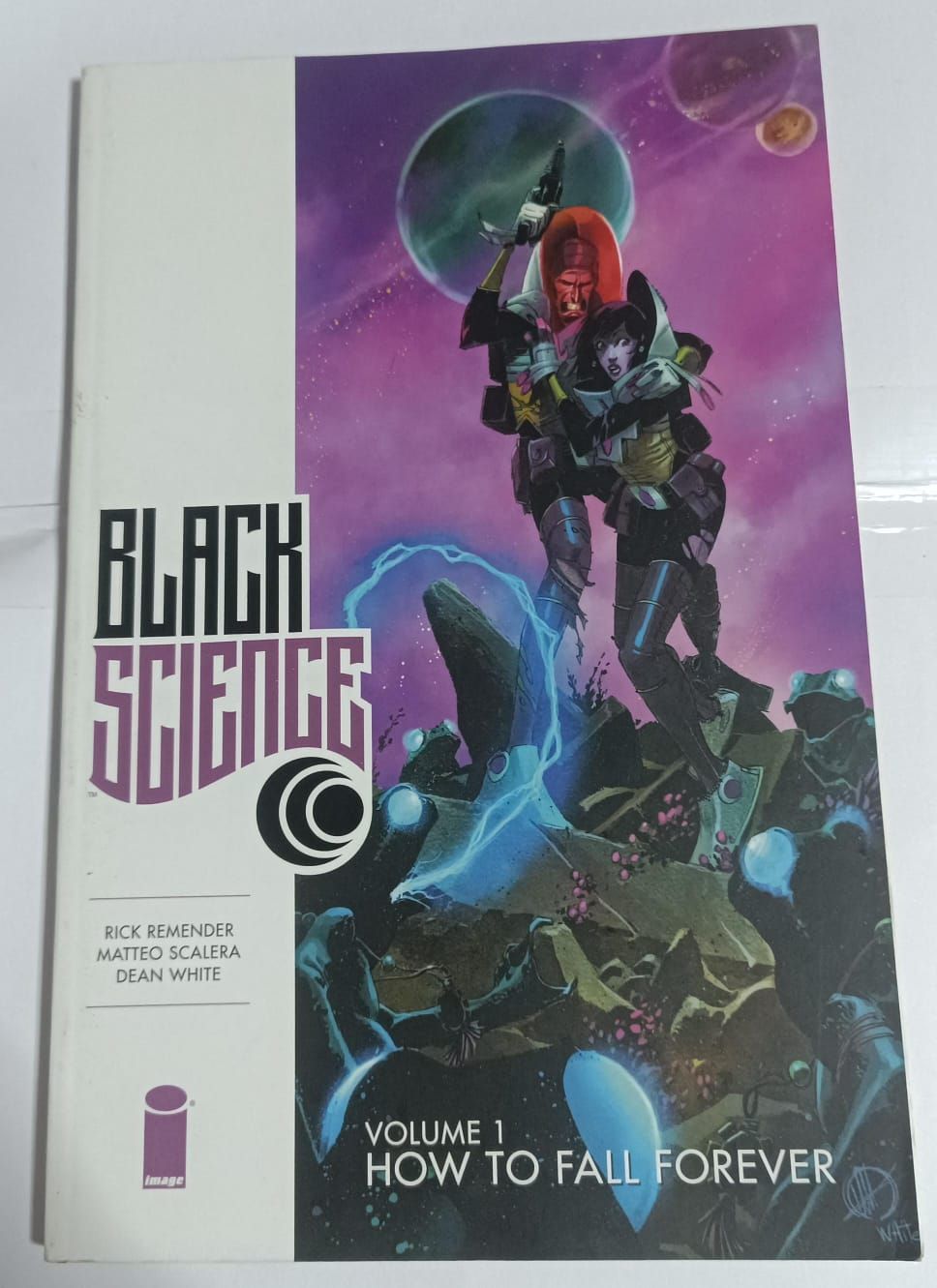 NELA-n, Black Science Comic How to Fall Forever Tapa Blanda Volumen 1 Ingles